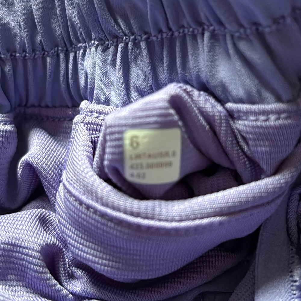 LULULEMON HOTTY HOT LR SHORTS 2.5” SHORTS IN DARK LAVENDER SZ 10 NWT - Picture 10 of 16